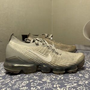 Nike Air VaporMax Flyknit women’s Shoes - Light Grey